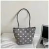 Bolso de cubo casual relajado, nueva moda otoño temprano 2026, bolso de hombro de lunares, bolsa de compras de gran capacidad
