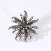 Broche Flor de Metal Exagerado Retrô Europeu e Americano com Strass Joia de Alfinete de Corsage para Cardigã de Moda de Alta Qualidade para Mulheres