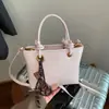 Bolsa de Balde Portátil para Trajetos Transfronteiriços para Mulheres 2025 Nova Moda Retro Bolsa de Ombro Bolsa Feminina Versátil de Alta Qualidade