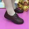 Zapatos de cuero para mujer sin cordones 2026 otoño zapatos de madre suela blanda cómodos antideslizantes casuales versátiles zapatos de una sola pieza para mediana edad y ancianos