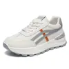 Zapatos de Mujer de Moda Transfronterizos 2025 Nuevos Versátiles Suela Blanda Zapatillas Deportivas para Estudiantes Zapatos Casuales Cuero Suave Zapatos Blancos