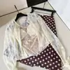Conjunto de Dos Piezas para Niña: Chaleco/Cárdigan de Malla Jacquard de Encaje Dulce y Puro + Falda de Lunares Color Café con Copas en el Pecho