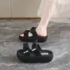 Chinelos com Sola Grossa e Laço de Strass para Mulheres 2025 Novo Verão Sandálias Casuais de Exterior para Férias na Praia para Mulheres