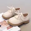 Sapatos de Menina Sapatos de Princesa Infantil 2026 Novo Primavera e Outono Meninas Pequenas Laço Solado Macio Estilosos Sapatos Pequenos de Couro