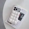 Funda de teléfono iPhone 17 con patrón de lichi de lujo y airbag, media cubierta 17pro carcasa rígida de refrigeración 16promax