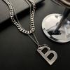 Collar con letra B Yuxi de acero de titanio que no se decolora para mujer, cadena corta de doble capa para clavícula, diseño de nicho de lujo ligero, popularidad en la red