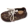 Zapatillas de entrenamiento retro de plataforma de moda para mujer, nueva colección de otoño 2026, zapatillas casual de suela blanda con lunares, versátiles de caña baja