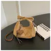 Bolsa de mão de design nicho para comércio exterior com bolinhas para mulheres, nova bolsa estilo bolinho estilosa e fofa, bolsa de ombro transversal retrô, moderna