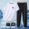 [Selecionado] Roupa Esportiva de Verão em Seda Gelo Camiseta de Manga Curta Calças Casuais Conjunto Casual Masculino de Duas Peças 2025