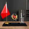 Suporte de mesa para canetas de escritório de chefe, cristal, alta qualidade, decorações criativas, ornamentos, bandeira vermelha, ornamentos de bandeira, presentes de lembrança