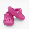 Comércio exterior transfronteiriço vendas domésticas Festival chaveiro pingente chinelos acessórios sapatos com furo pequeno sapatos pequenos fivela pingente de mochila