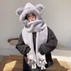 Conjunto de três peças de chapéu de urso feminino, versão coreana, cachecol com capuz fofo do Mickey com luvas quentes integradas, proteção para as orelhas e aquecedor de pescoço para o inverno