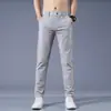 Calça Casual de Seda Gelada Masculina Verão Slim Reta Elástica Casual Longa Estilo Coreano Tendência Versátil Calça Masculina de Verão