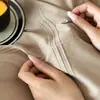 Funda de edredón de algodón cepillado grueso de lujo de alta gama con cordones ocultos, juego de ropa de cama de cuatro piezas de algodón puro, juego de sábanas de tres piezas