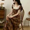 Vestido floral retro estilo francés, nueva colección de verano 2026, escote cuadrado, cintura ajustada, elegante, vestido maxi línea A para vacaciones