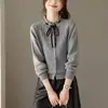 Nuevo cárdigan de punto para mujer para primavera, otoño e invierno con lazo, elegante y adelgazante, adecuado como capa base o prenda exterior