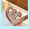Anel de Flor e Pérola de Luxo Leve Estilo Coreano para Mulheres, Cravejado com Diamantes e Zircônia, Anel Aberto Ajustável, Anel de Commuter de Nicho de Alta Qualidade
