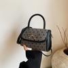 Estilo coreano Bolsa de laço elegante feminina 2024 Nova chegada Bolsa de ombro crossbody Doce distintivo portátil elegante pequeno quadrado Bolsa