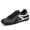 Zapatos de hombre para comercio exterior, nuevos modelos de primavera y verano, transpirables de malla, talla grande, zapatos casuales, estilo retro de estudiante, deportivos de moda de caña baja