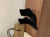 Botas de tornozelo finas, de salto alto e bico fino, coleção outono 2026, fivela quadrada elegante, camurça, botas de tornozelo elásticas para mulheres