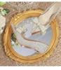 Sapatos de salto alto femininos stiletto 2023 novos sapatos de casamento de cristal sapatos de boca rasa com laço de strass pontiagudo