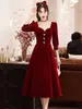 Vestido de Brindis de Novia 2026 Nuevo Estilo Vestido de Compromiso para Figuras Pequeñas, Terciopelo de Otoño Vestido de Regreso a Casa de Alta Gama Adecuado para Uso Diario