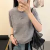 Camiseta de Tricô Cinza com Gola Redonda e Manga Curta para Mulheres 2026 Primavera Novo Estilo Moda Casual Elegante Versátil Top