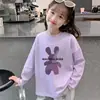 Camiseta Infantil Branca Estilosa de Algodão Fina com Manga Longa para Meninas, Adequada para Primavera e Outono, Pode Ser Usada como Camada Base ou Peça Principal, Roupa Infantil