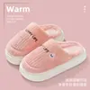 Pantuflas de Algodón para Mujer en Otoño e Invierno Nuevo Estilo para Hogar Uso Interior Cálidas con Forro Polar Suela Gruesa Antideslizantes Zapatos de Algodón y Lana para Hombre Venta al por Mayor