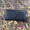 La primera capa de billetera larga de cuero bolsa para teléfono móvil billetera personalizada en relieve clutch de mano para hombre y mujer chico de espíritu social