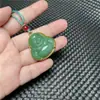 Colgante de jade con incrustaciones de oro de jaspe sintético Colgante de Buda Guanyin de jade sintético Jade Hetian Jade Blanco venta regalos en vivo bienestar