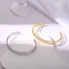 Moda Europeia e Americana Pulseira de Metal Aço Titânio para Mulheres com Design Geométrico Diamante Fivela de Mola Pulseira Recortada Série de Emendas Multicamadas