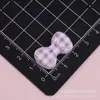 Accesorios de resina de gato KT con lazo de cuadros vintage, accesorios para el cabello DIY con pegamento cremoso, ligas para el cabello, pinzas para el cabello, zuecos, fundas para teléfono