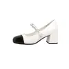 Novos sapatos Mary Jane estilo francês de primavera com saltos grossos, versáteis e estilosos, sandálias de salto alto color block com calcanhar aberto para mulheres