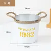 Vaso de flores estilo vintage com acabamento desgastado e alça de corda de juta, balde de metal redondo para plantas de interior, pequeno recipiente para flores e balde de armazenamento