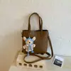 Bolso de Alta Gama con Textura de Gran Capacidad para Mujer 2025 Nuevo Bolso Cruzado Versátil Casual Bolso Cubo de Nicho para Viajes y Uso Diario