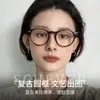 Gafas de color marrón claro anti-luz azul para mujeres con miopía, disponibles con lentes graduados, con un diseño retro artístico.