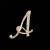 Broche de Diamante con 26 Letras Inglesas Simple Europeo y Americano Broche Elegante de Moda Geométrica para Mujer Accesorios de Pin para Suéter y Abrigo