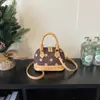 Bolsa de mão feminina transfronteiriça, nova coleção outono/inverno, design moderno, fresco e doce, bolsa tote em formato de concha, estilo leve de luxo com bolinhas, bolsa de ombro e bolsa transversal feminina
