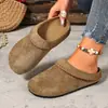 Pantuflas cerradas de gamuza transfronterizas, nuevo modelo de otoño 2026, de suela plana, retro, para exteriores, talla grande, slip-on, pantuflas perezosas para mujer