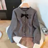 Suéter cardigan com laço estilo Chanel para mulheres, blusa de tricô versátil para outono e inverno, tendência novo estilo outono 2026