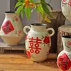 Jarrón de Cerámica de Jingdezhen Adornos Arreglo Floral para Sala de Estar Flor de Ciruelo Pintada a Mano Retro Festival de Primavera Mesa Decorativa para Sala de Estar