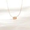 Collar de Acero de Titanio con Letra Doble D de Nicho Europeo y Americano, Moda Madreperla Nariz de Cerdo, Collar Clavícula de Moda Versátil para Mujer, Lujo Accesible