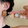 Pendientes Redondos de Perla con Diamantes y Tachuelas Plateadas, Lujo Ligero, Moda de Alta Gama, Diseño Elegante y Único, Joyería de Oreja Exquisita de Nicho