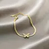Pulsera de acero de titanio Jin Hui no se decolora cruzada popular femenina trébol de cinco hojas diamante estilo Ins personalidad chapado al vacío 18K