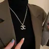 Collar de Doble Capa con Letra de Perla Incrustada con Pedrería Coreana para Mujer, Diseño Único, Elegante Cadena para Suéter, Accesorio de Joyería Largo Personalizado