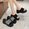 Sandalias gruesas con lentejuelas plateadas para uso exterior, sandalias de verano 2024, nuevas y a la moda para celebrar Internet, que combinan con todo y aumentan la altura.