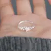 Anel Enrolado Flor Doce para Mulheres Estilo Ins Design de Nicho Pequeno Fresco Anel Aberto Anel Personalizado para Dedo Indicador