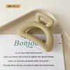 Pinza sencilla de media luna con forma de tiburón, pinza clásica de té con leche, pinza mediana, pinza elegante de resina para el cabello, accesorios para el cabello de mujer