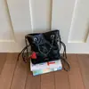 Bolso de Mano de Moda de Comercio Exterior Bolso Cubo Nuevo Primavera/Verano 2026 Bolso Versátil para Mujer Bolso Cruzado Bolso de Cadena Acolchado de Gama Alta